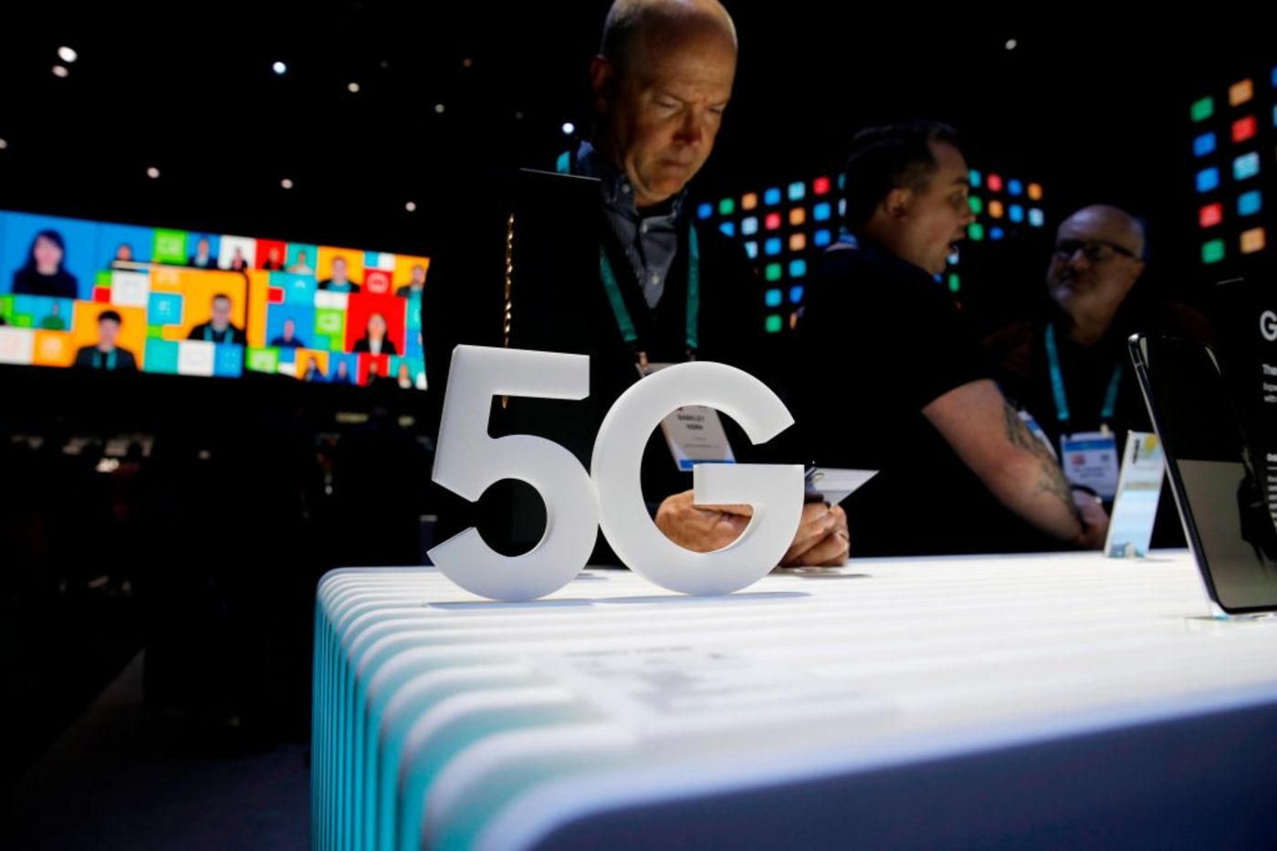 5G 通话哪里强？高清、稳定、不断网｜钛媒体科普        